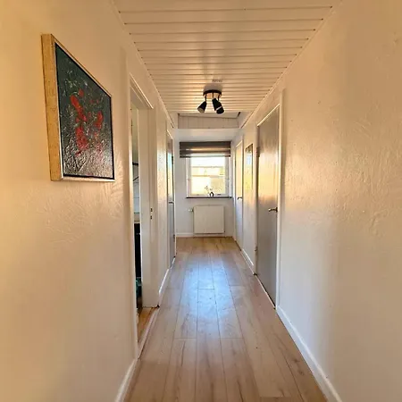 4 Bedrooms Next To Fermen & Puttgarden & Lalandia 别墅 Rødby